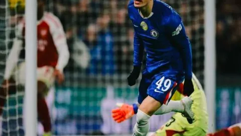 亚洲12强连败7场积3分，国足稳坐末座边缘